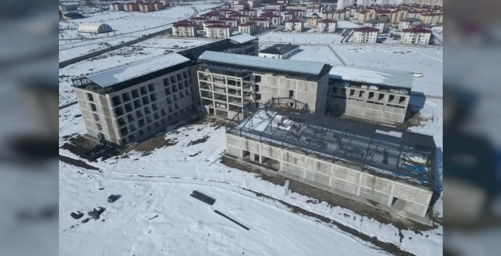 Ağrı'da yeni hastane inşaatı hızla ilerliyor, anne ve çocuk sağlığına büyük katkı bekleniyor