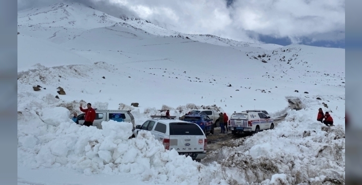 Ağrı Dağı'nda kaybolan kadın dağcı için arama çalışmaları sürüyor
