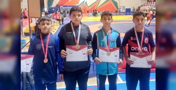 Ağrılı Genç Güreşçiler Muş'ta Parıldadı: Madalyaları Topladılar, Türkiye Finallerine Davet Aldılar!