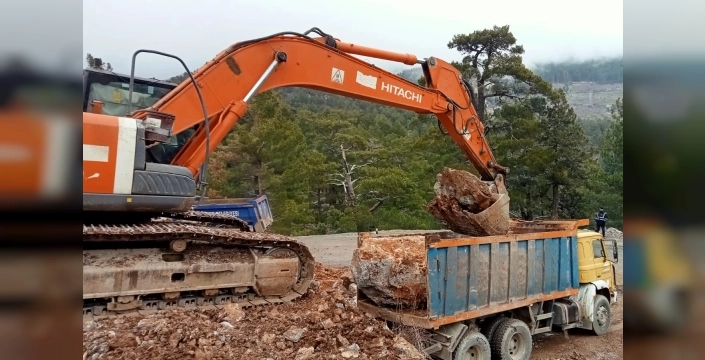 Alanya yolları kışa hazırlanıyor: Büyükşehir ekipleri seferber oldu