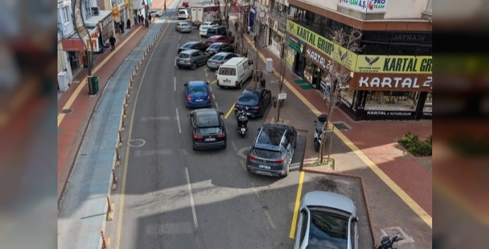 Aliağa'da park çilesi bitiyor mu? Ücretli otopark uygulaması başlıyor!