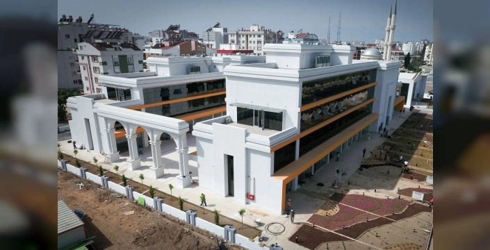 Antalya'da gençlere yapay zeka ve görsel üretimde dijital gelecek kapısı aralanıyor