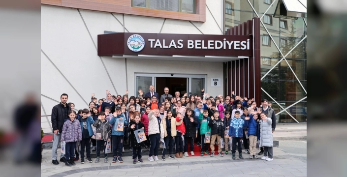 Başkan Amca, miniklere yerel yönetimi anlattı