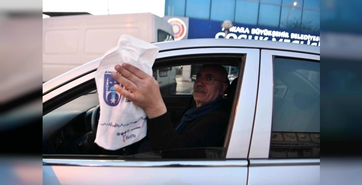 Başkent'te moto kuryelerden iftar desteği