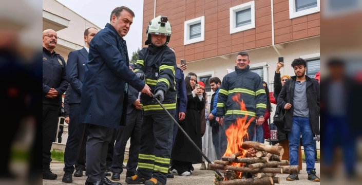 Bilecik'te Nevruz ateşiyle umutlar yeniden alevlendi: Vali Sözer'den gençlere tam destek