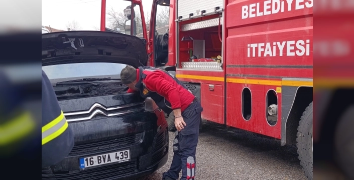 Bilecik'te seyir halindeki minibüs alevlere teslim oldu: Can kaybı yok