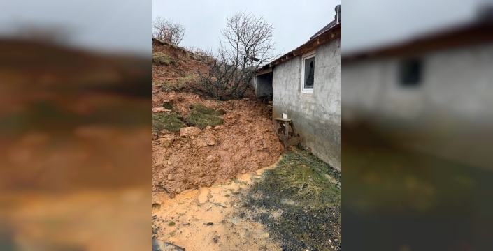 Bingöl'de heyelan evi tehdit ediyor: Vatandaşlar korku içinde!