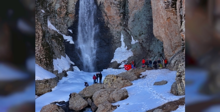 Bingöl'ün saklı cenneti: Çır Şelalesi doğaseverleri büyülüyor