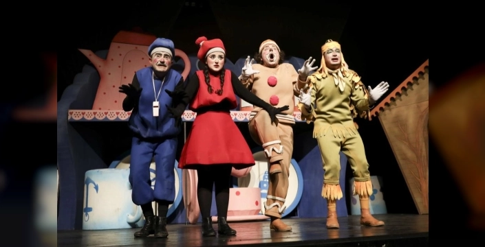 Bisküvi Adam, Silifke'deki minikleri tiyatroyla kahkahaya boğdu