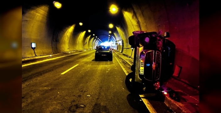 Bitlis'te tünelde kaza: İki kişi yaralandı
