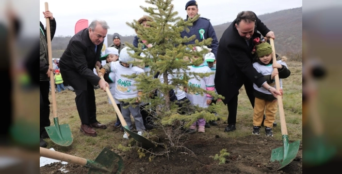 Bozüyük'te Orman Haftası coşkusu: Geleceğe nefes olmak için yüzlerce fidan toprakla buluştu