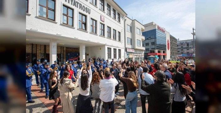 Bursa'da anlam dolu Dünya Tiyatro Günü kutlaması