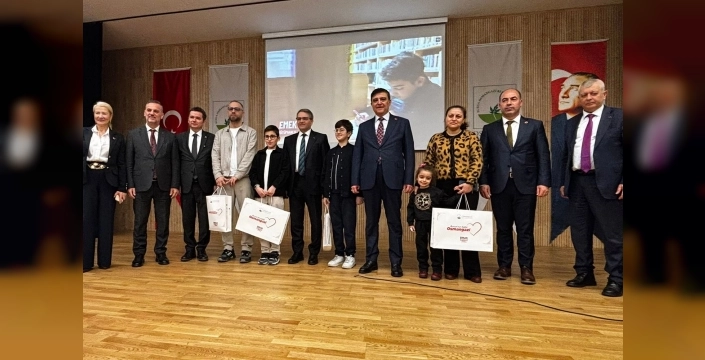Bursa'da en çok kitap okuyan öğrenciler ödüllendirildi
