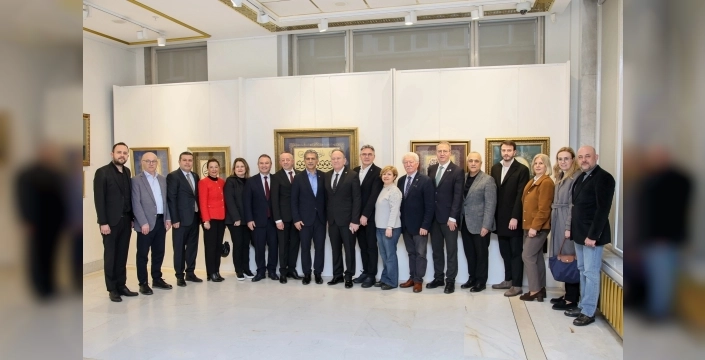 Bursa'da 'Zer-i Nab' tezhip sergisi sanatseverlerle buluştu