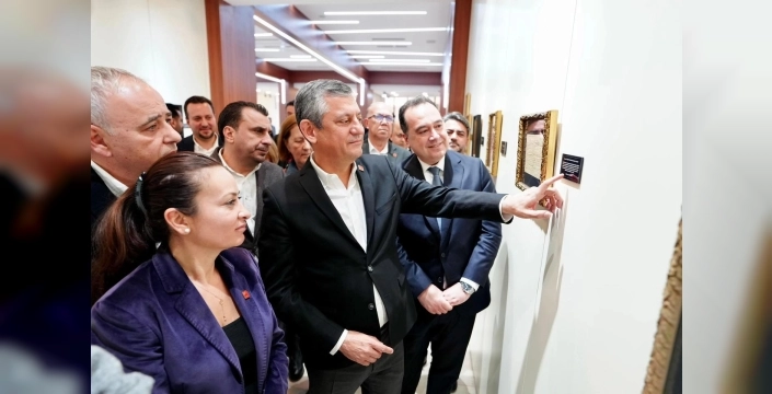 CHP Lideri Özel, Atatürk Sergisini Gezdi: 'Tarihi Derinliğe Vurgu Yaptı
