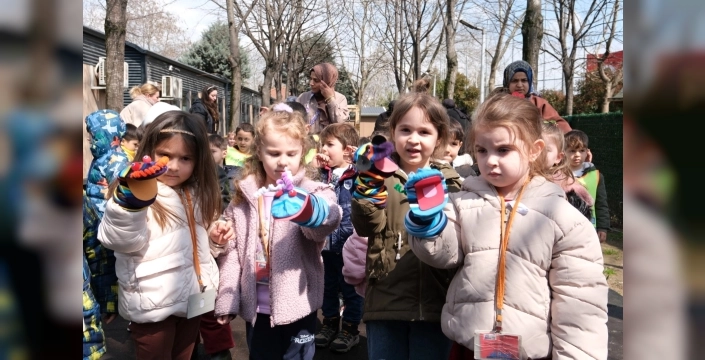 Çocuklar Dünya Tiyatro Günü'nü Lokomotif Çocuk Köyü'nde kuklalarla kutladı