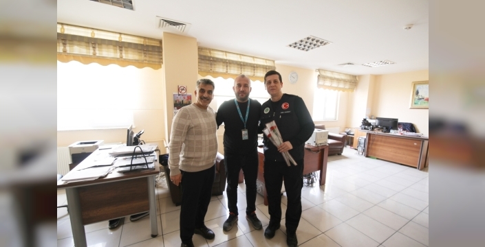 Darende'de sağlık çalışanlarından Tıp Bayramı kutlaması