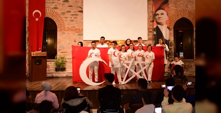 Engelli çocuklardan İstiklal Marşı ve Çanakkale Zaferi'ne duygu dolu anma