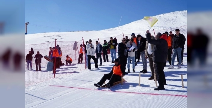 Erciyes Dağı'nda geleneksel kızak tutkunları pistte coştu!