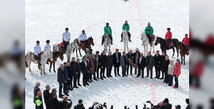 Erciyes Dağı'nda Tarihi Kökbörü ve Kızak Şampiyonası: Binlerce Sporsever Buluştu