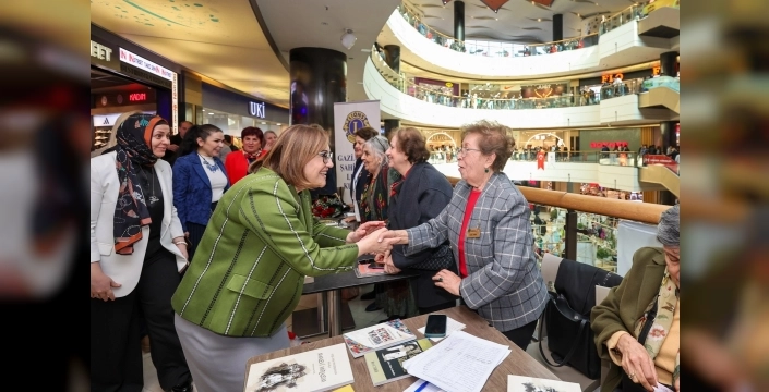 Gaziantep'te Kadınlar Günü Kutlaması: Başkan Şahin Kadın Yöneticilerle Bir Araya Geldi