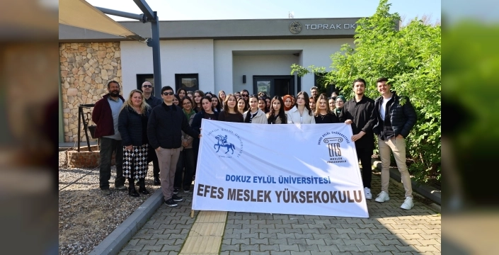 Gençler, Efes Tarlası Yaşam Köyü'nde kariyer fırsatlarını keşfetti