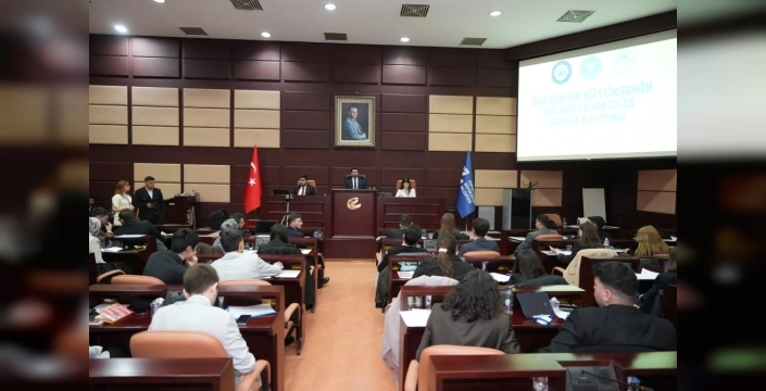 Gençler meclis kürsüsünde: Eskişehir Osmangazi Üniversitesi öğrencileri yerel yönetimleri deneyimledi
