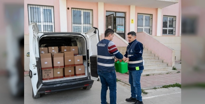 İzmir'de okullara hijyen desteği sürüyor, 547 okula ulaşıldı