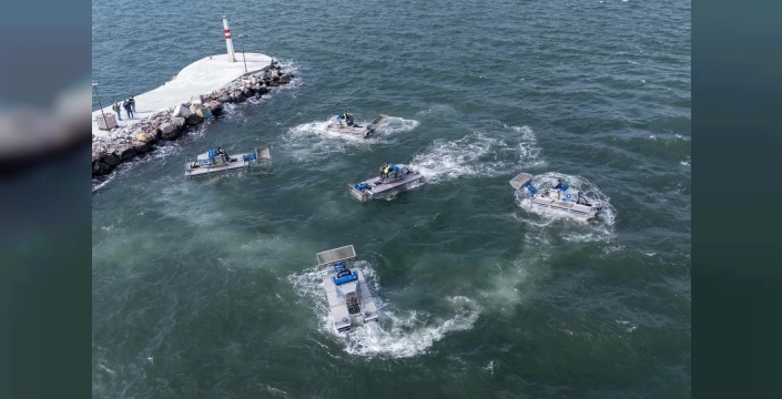 İzmir Körfezi'nde temizlik için yeni amfibi araçlar devrede