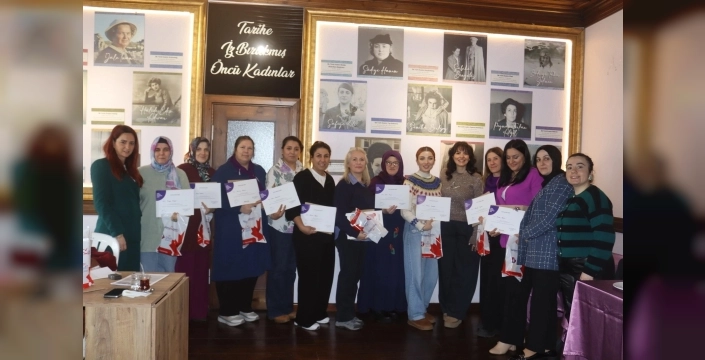 İzmitli anneler eğitimle güçlenerek belgelerini aldı