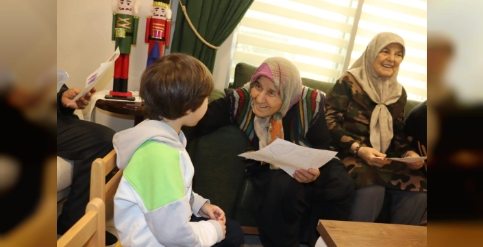 İzmitli miniklerden ulu çınarlara duygusal ziyaret