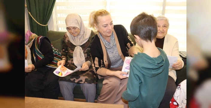 İzmitli miniklerden yaşlılara anlamlı ziyaret