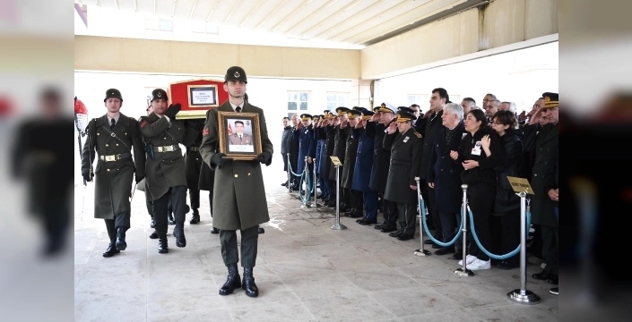 Katar'da görev yaparken şehit olan binbaşı Sinan Taştekin'e veda