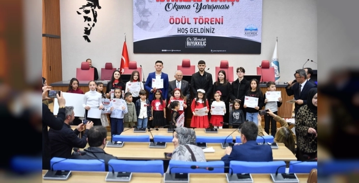 Kayseri'de İstiklal Marşı Ruhu Yeniden Canlandı: Minik Yürekler Sahnedeydi