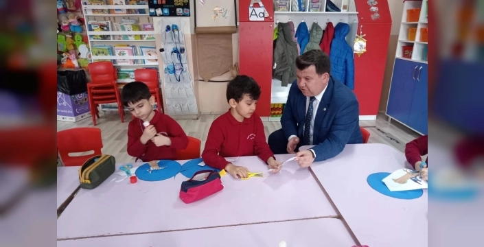 Keşan'da müdür Kemik, Raşit Efendi İlkokulu'nu ziyaret etti