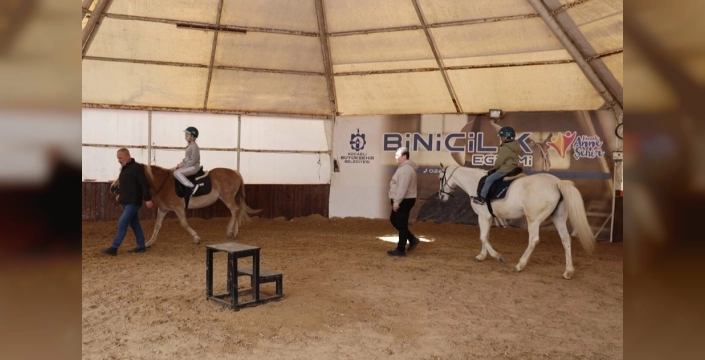 Kocaeli'de ara tatilde 230 çocuğa unutulmaz at binme deneyimi