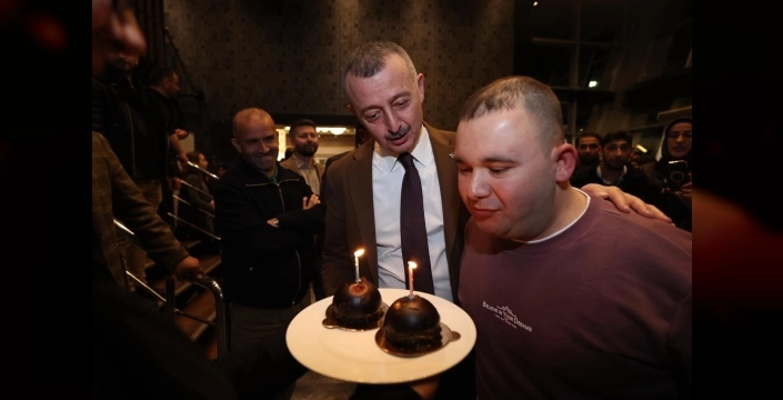 Kocaeli'de Başkan Büyükakın'dan Arif'e unutulmaz doğum günü sürprizi