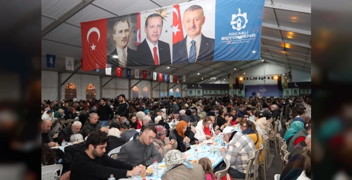 Kocaeli'de Ramazan çadırında her akşam binlerce kişiye iftar veriliyor