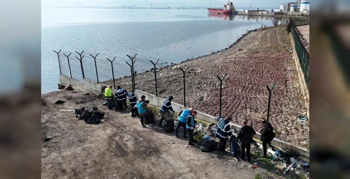 Kocaeli sahillerinde mavi takım ile çevre korunuyor
