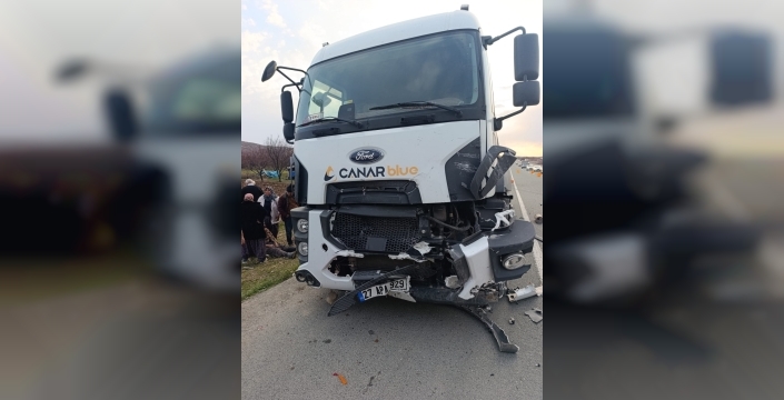 Malatya'da otomobil ve kamyon çarpıştı: 1 ölü, 1 yaralı