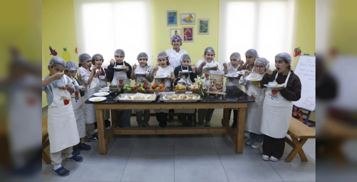 Mersin'de çocuklar, mutfakta lezzetleri keşfediyor