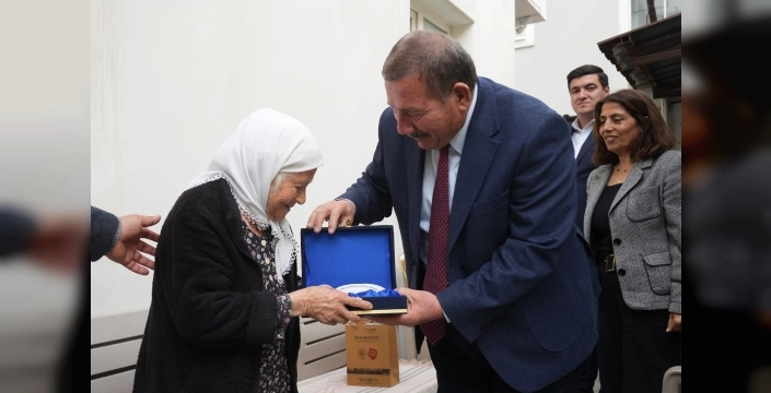 Milas Belediye Başkanı Topuz, asırlık çınarları ziyaret etti