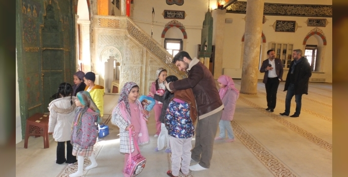 Minik kalpler ramazan coşkusunu camide yaşadı: Keban'da 'tekne orucu' etkinliği