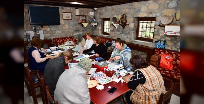 Osmangazi'de kadınlar minyatür sanatıyla geçmişin izlerini bugüne taşıyor
