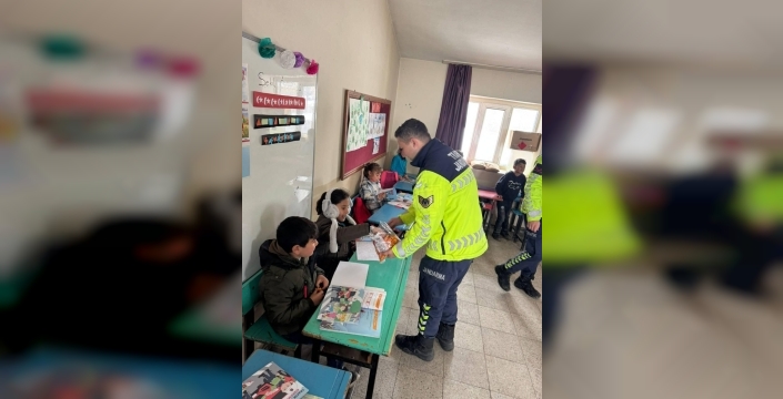 Özalp'te minik yüreklere trafik güvenliği dersi
