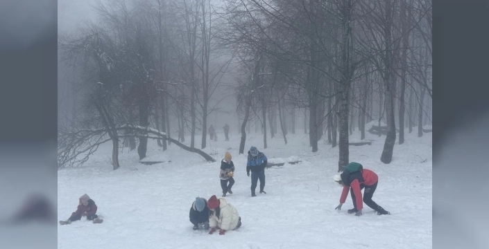 Ramazan Bayramı'nda Kuzuyayla'da sürpriz kar ve geyik şöleni