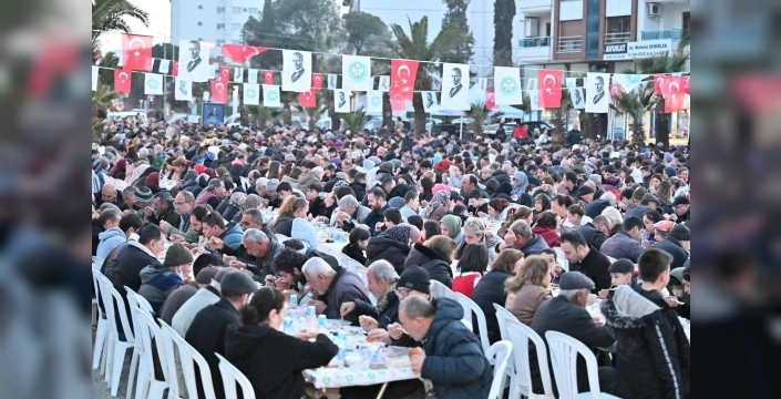 Ramazan bereketi Manisa Turgutlu'da iftar sofralarında paylaşıldı