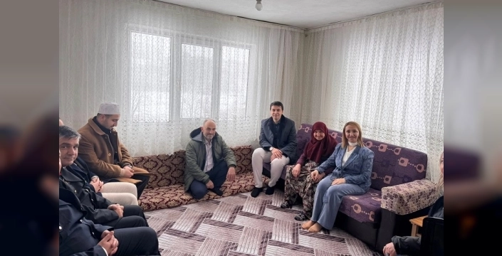 Şehit annesi Refiye Anne'ye bayram sürprizi: Protokol yalnız bırakmadı