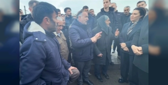 Taşlıçay'da yol tepkisi büyüyor: Orta refüj kapatılınca ulaşım çileye döndü!