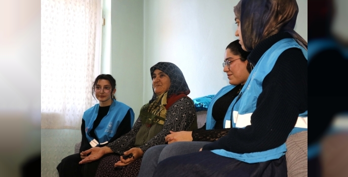 Üniversiteli Gençler Yaşlıların İftar Sofrasına Sıcaklık Taşıyor